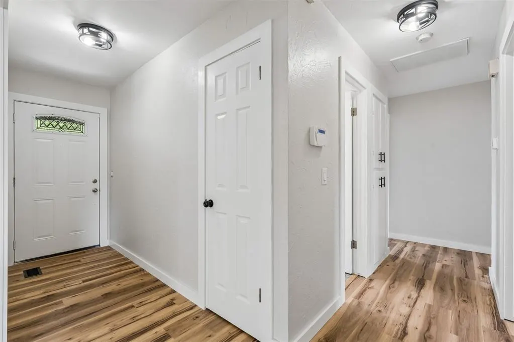 Photo 6 — 803 Hawthorne Lane, Edmond, OK 73003