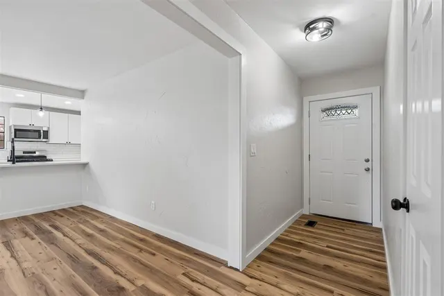 Photo 8 — 803 Hawthorne Lane, Edmond, OK 73003