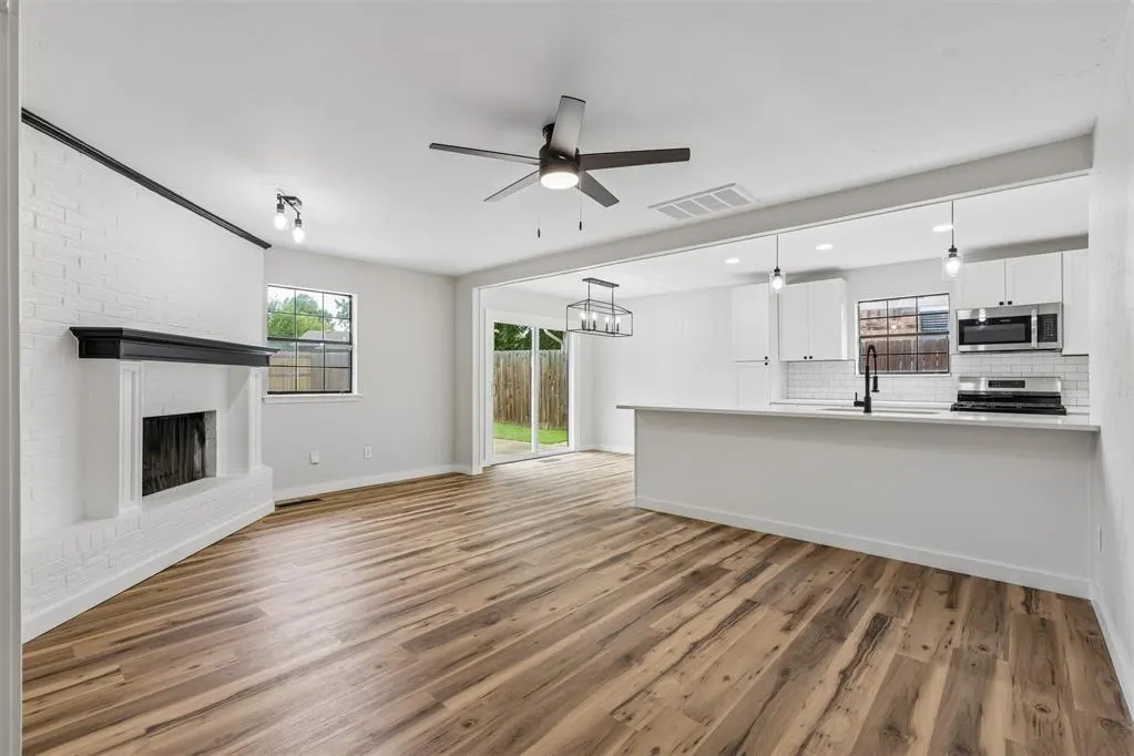 Photo 9 — 803 Hawthorne Lane, Edmond, OK 73003