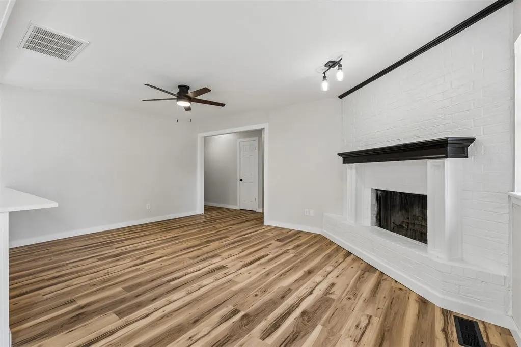 Photo 11 — 803 Hawthorne Lane, Edmond, OK 73003
