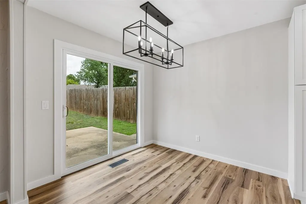 Photo 13 — 803 Hawthorne Lane, Edmond, OK 73003