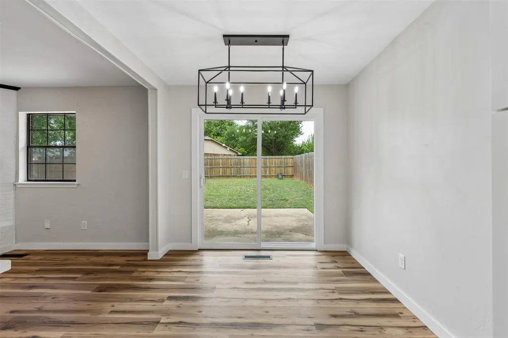Photo 14 — 803 Hawthorne Lane, Edmond, OK 73003