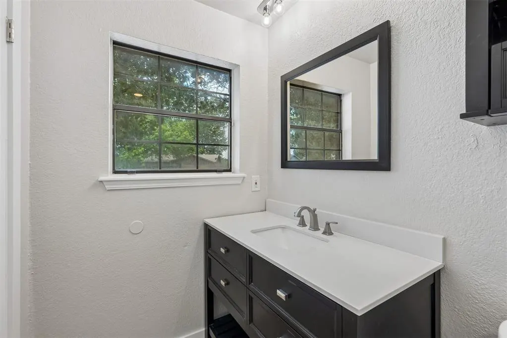 Photo 38 — 803 Hawthorne Lane, Edmond, OK 73003