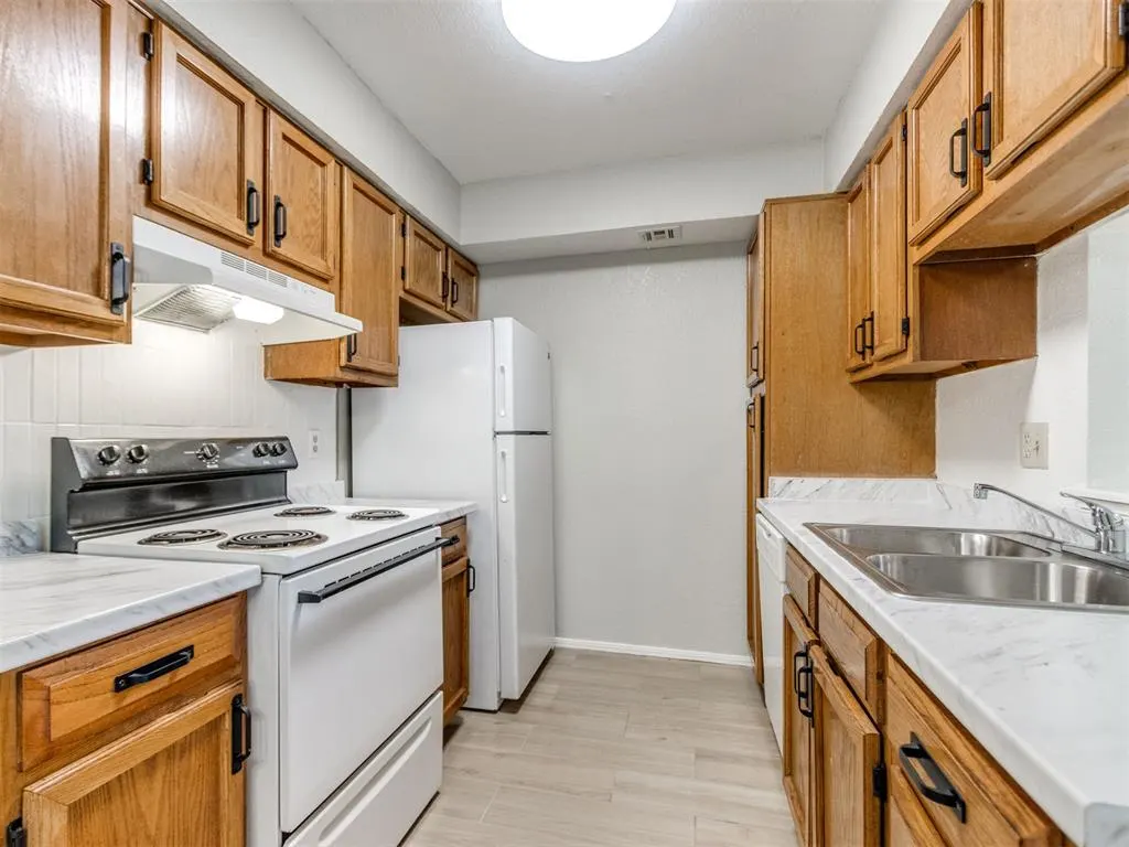 Photo 8 — 11429 Springhollow Road 1406, Oklahoma City, OK 73120
