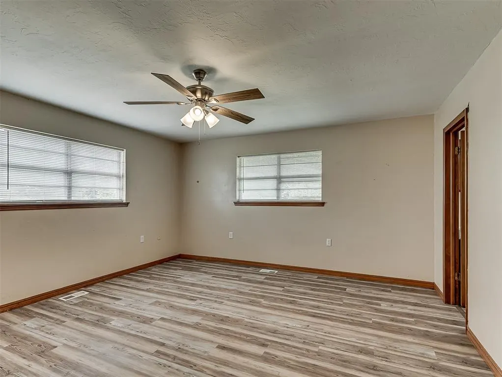 Photo 19 — 27115 Western Avenue, Washington, OK 73093