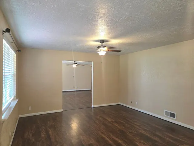 Photo 4 — 702 W Country Club Road, Chickasha, OK 73018