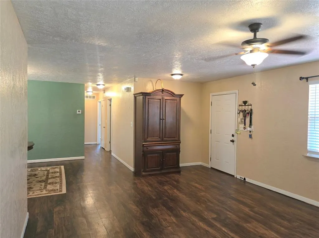 Photo 6 — 702 W Country Club Road, Chickasha, OK 73018
