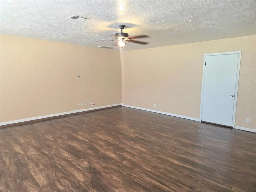 Photo 8 — 702 W Country Club Road, Chickasha, OK 73018