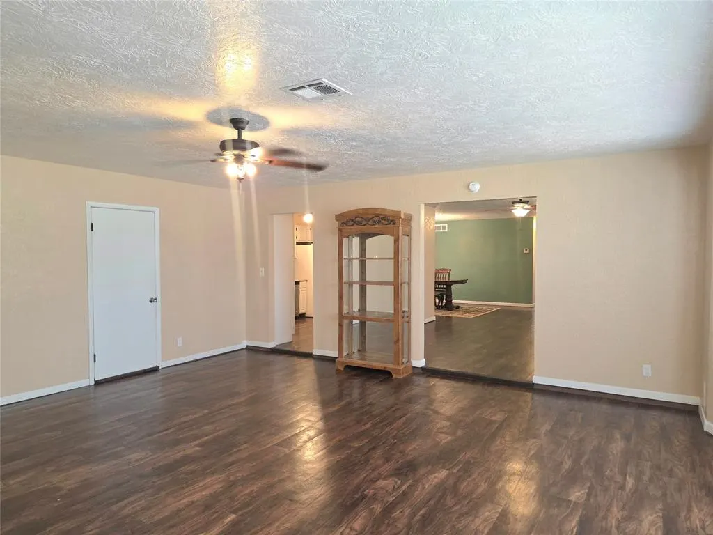 Photo 9 — 702 W Country Club Road, Chickasha, OK 73018