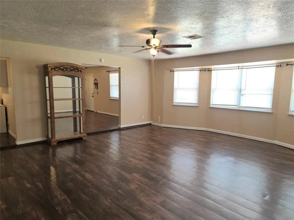 Photo 10 — 702 W Country Club Road, Chickasha, OK 73018