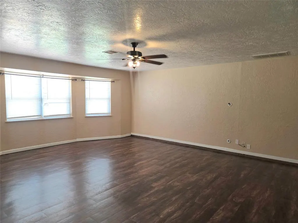 Photo 11 — 702 W Country Club Road, Chickasha, OK 73018