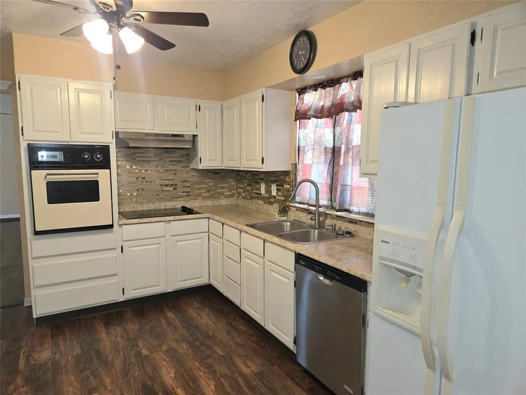 Photo 16 — 702 W Country Club Road, Chickasha, OK 73018