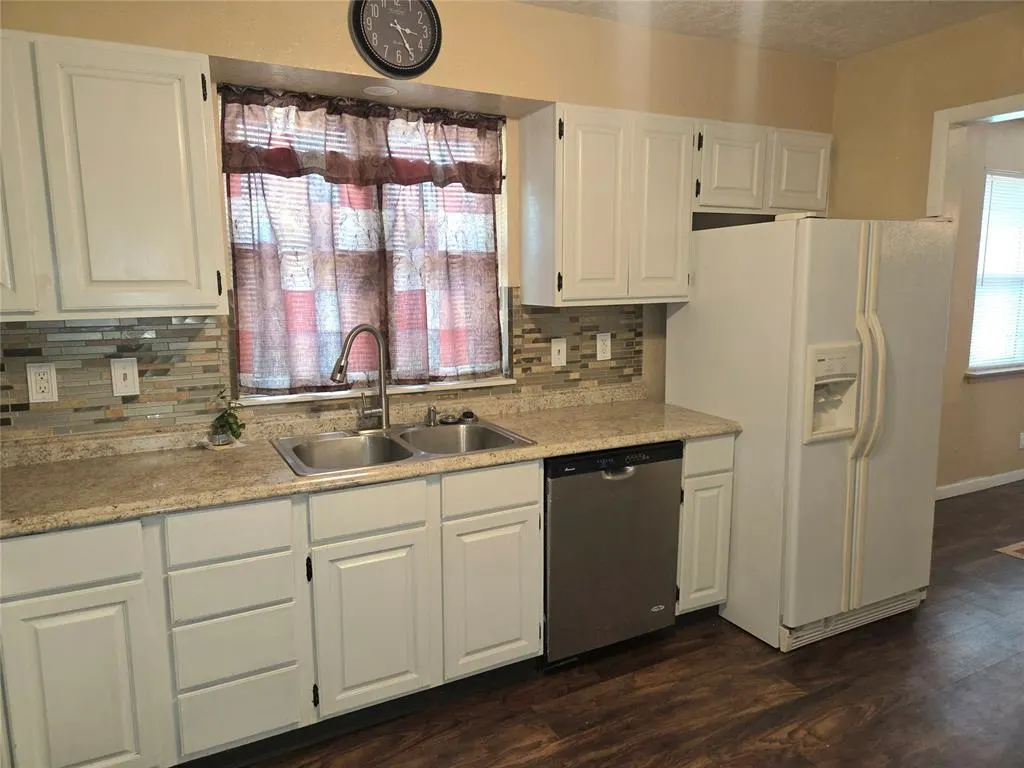 Photo 18 — 702 W Country Club Road, Chickasha, OK 73018