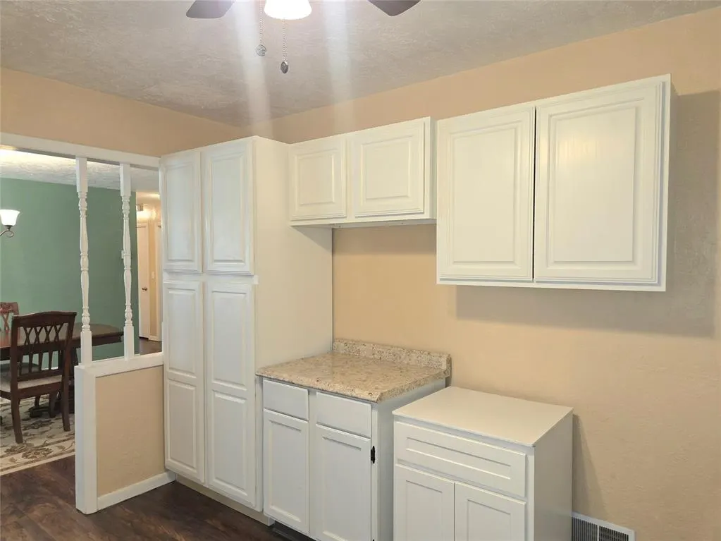 Photo 19 — 702 W Country Club Road, Chickasha, OK 73018