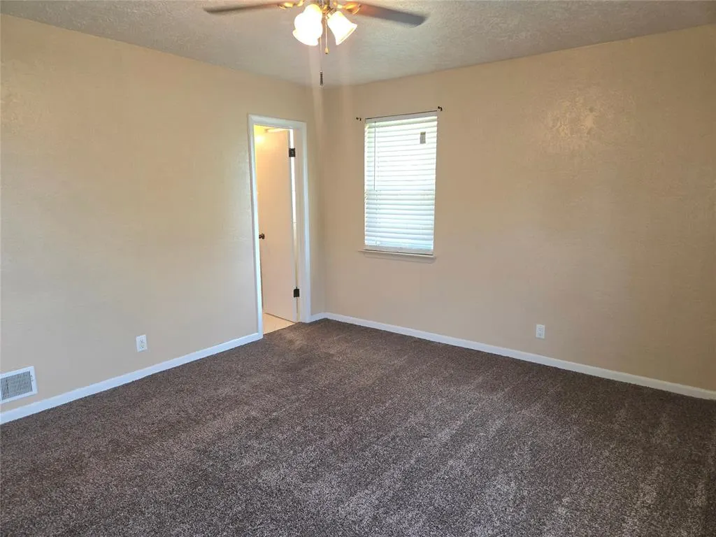 Photo 21 — 702 W Country Club Road, Chickasha, OK 73018