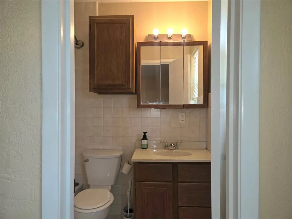 Photo 24 — 702 W Country Club Road, Chickasha, OK 73018