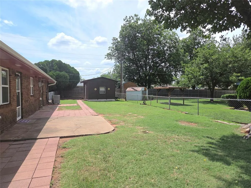 Photo 35 — 702 W Country Club Road, Chickasha, OK 73018