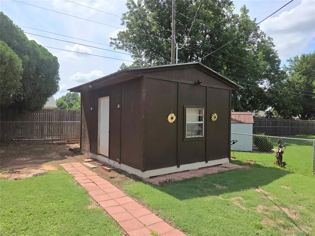 Photo 38 — 702 W Country Club Road, Chickasha, OK 73018