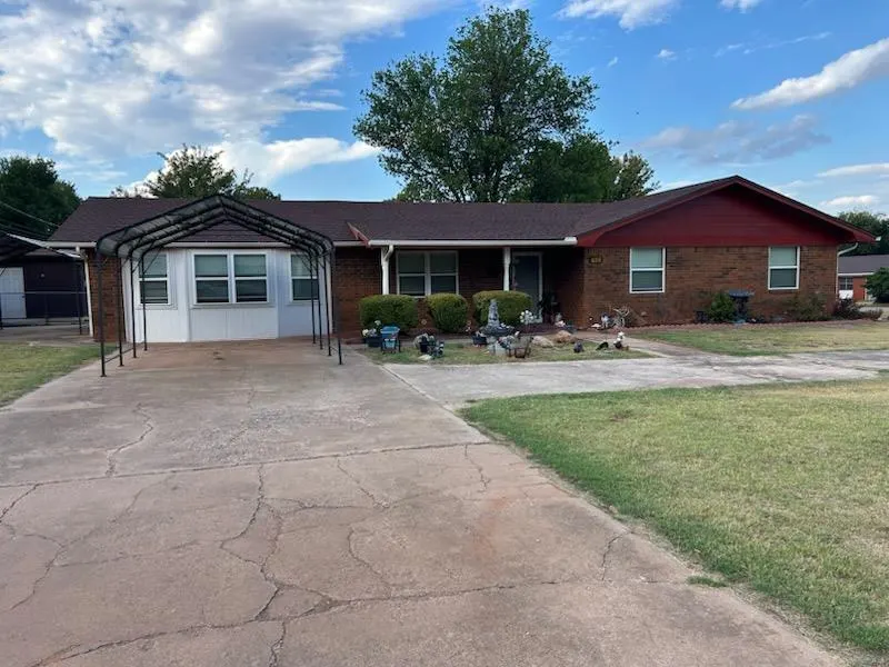 Front exterior — 702 W Country Club Road, Chickasha, OK 73018