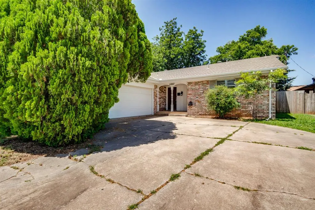 Photo 2 — 11007 Greystone Avenue, Oklahoma City, OK 73120