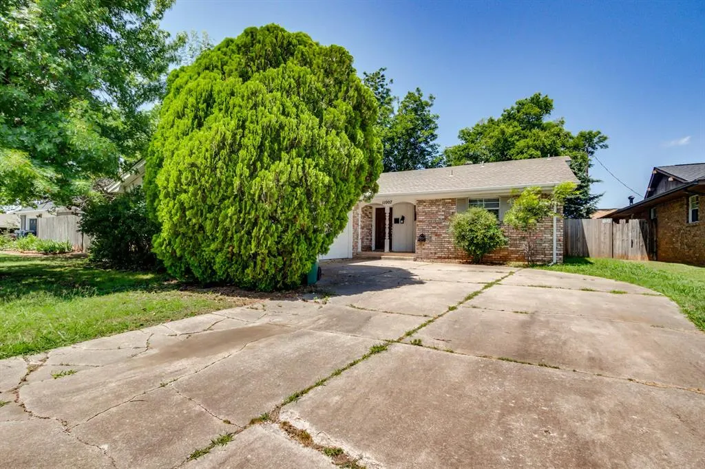 Photo 3 — 11007 Greystone Avenue, Oklahoma City, OK 73120