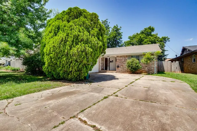 Photo 3 — 11007 Greystone Avenue, Oklahoma City, OK 73120