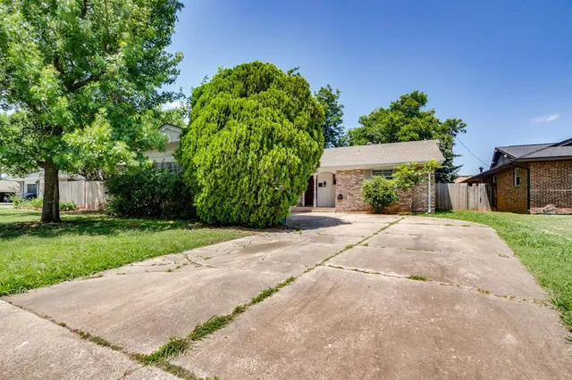Photo 4 — 11007 Greystone Avenue, Oklahoma City, OK 73120