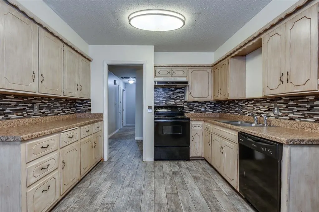 Photo 17 — 11007 Greystone Avenue, Oklahoma City, OK 73120