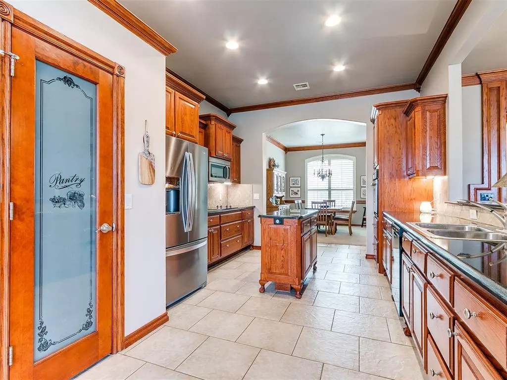 Photo 9 — 1921 Hallbrooke Drive, Norman, OK 73071