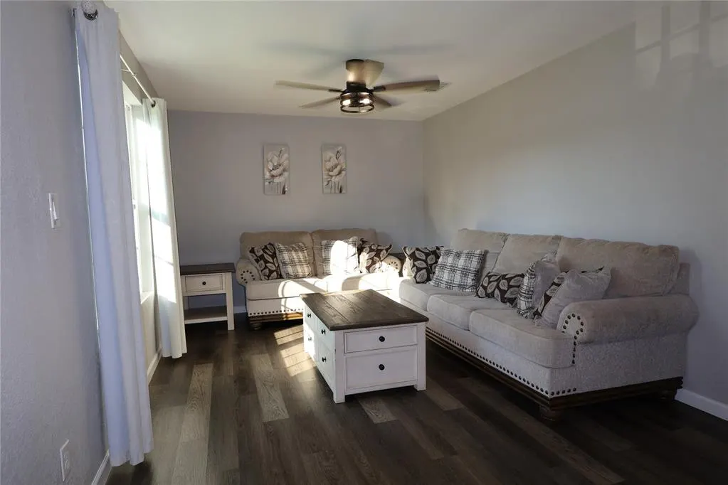 Photo 10 — 303 E Garvin Avenue, Pauls Valley, OK 73075