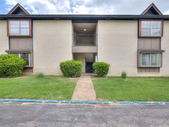 Front exterior — 1819 E Lindsey Street 3, Norman, OK 73071