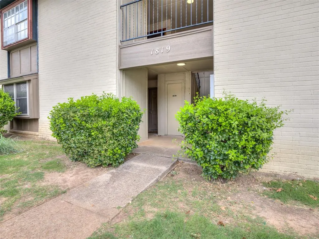 Photo 2 — 1819 E Lindsey Street 3, Norman, OK 73071