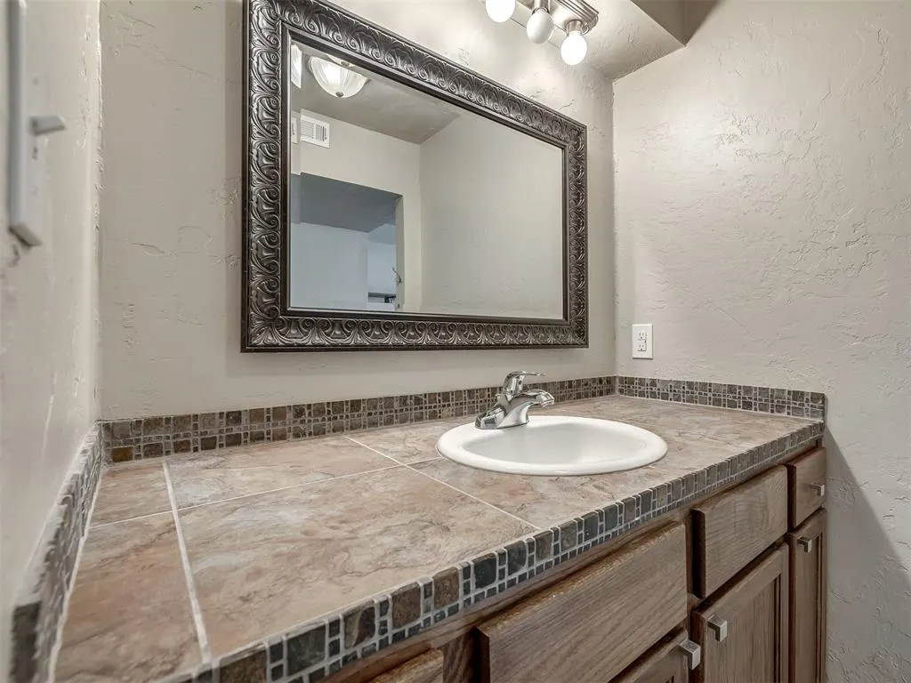 Photo 21 — 1819 E Lindsey Street 3, Norman, OK 73071