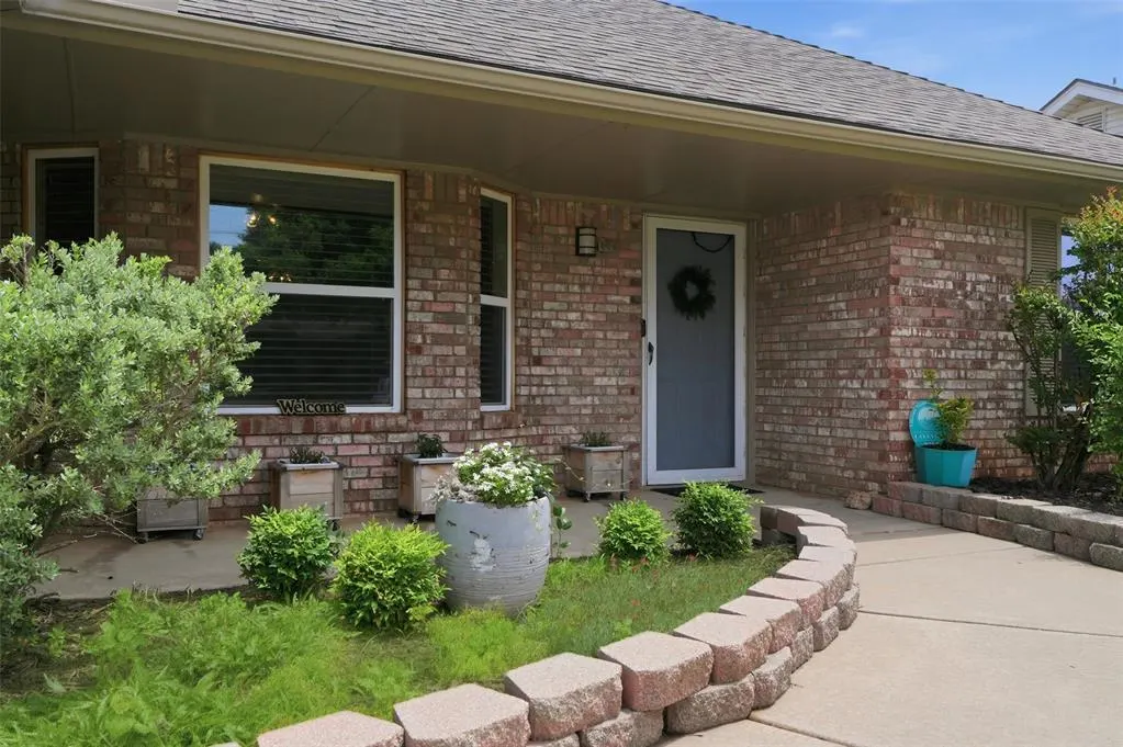 Photo 3 — 6812 N Ann Arbor Terrace, Oklahoma City, OK 73132