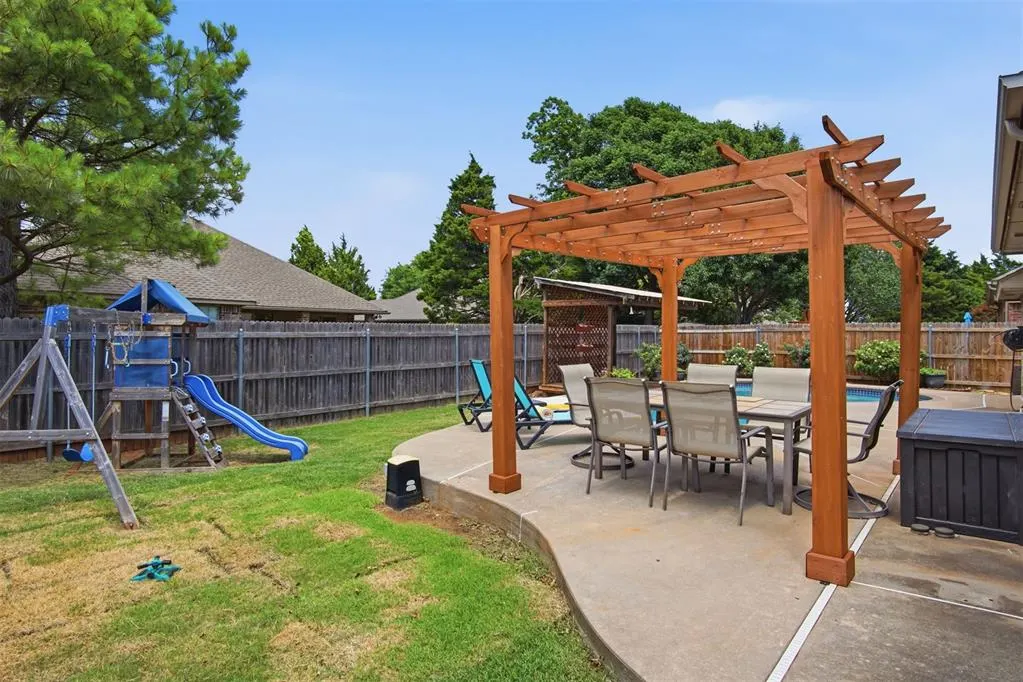 Photo 6 — 2101 Cedar Pointe Circle, Edmond, OK 73003