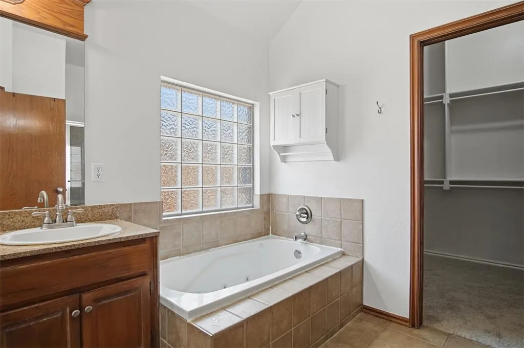 Photo 31 — 2101 Cedar Pointe Circle, Edmond, OK 73003