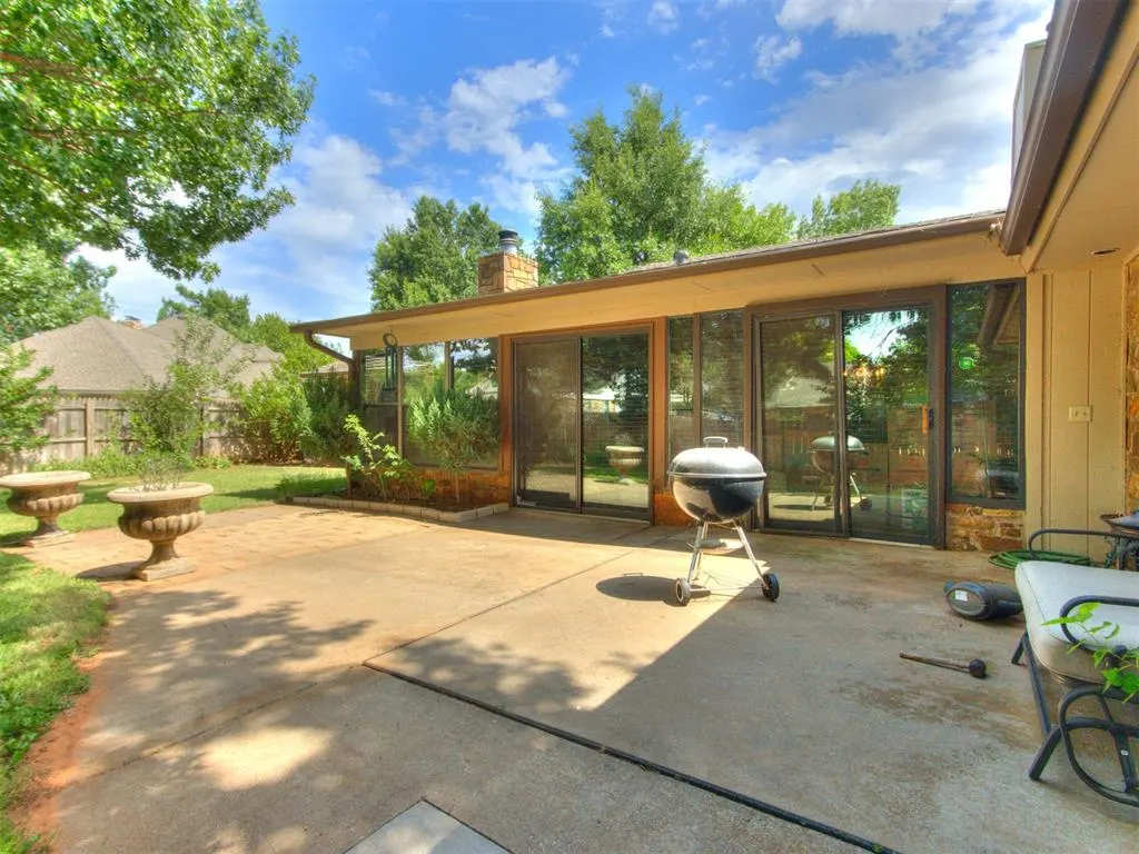 Photo 3 — 6105 Sudbury Drive, Oklahoma City, OK 73162