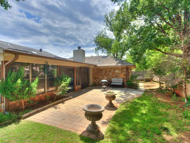 Photo 5 — 6105 Sudbury Drive, Oklahoma City, OK 73162