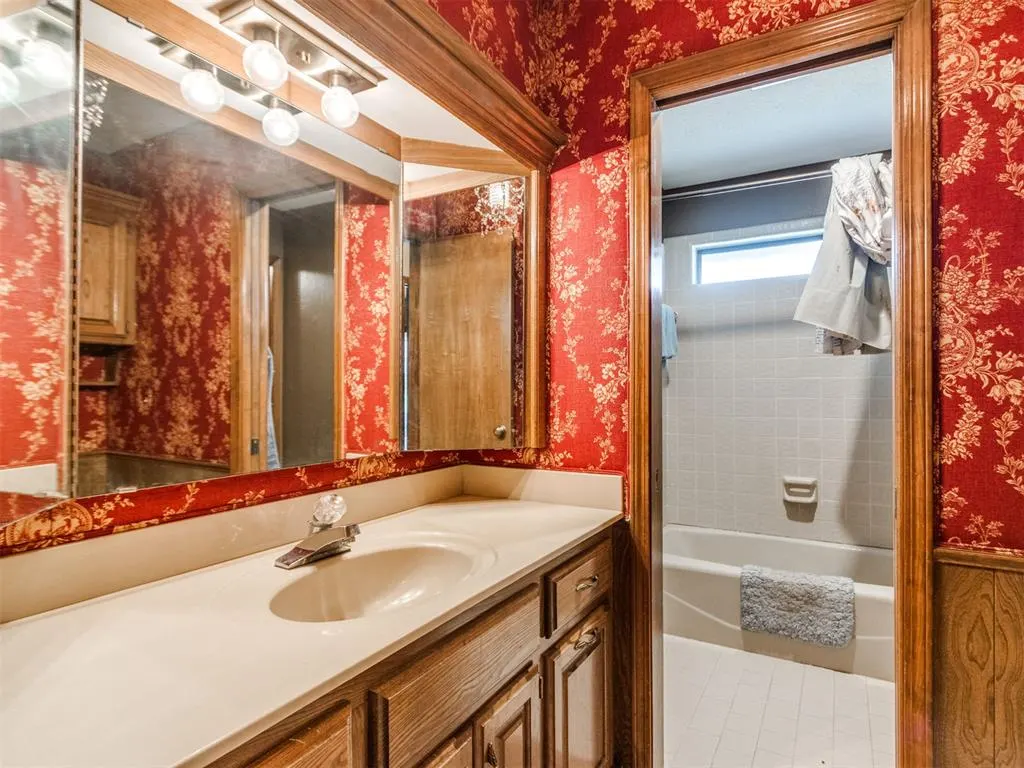 Photo 21 — 6105 Sudbury Drive, Oklahoma City, OK 73162