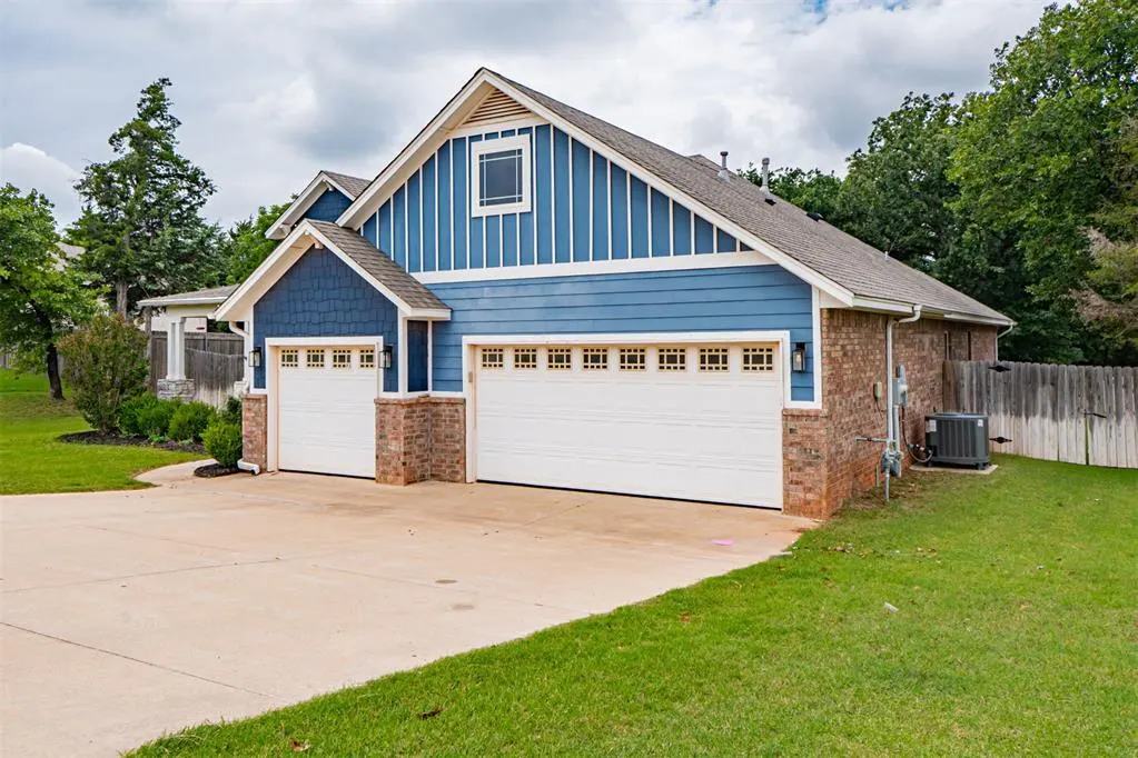 Photo 3 — 8851 Tall Oaks Drive, Guthrie, OK 73044