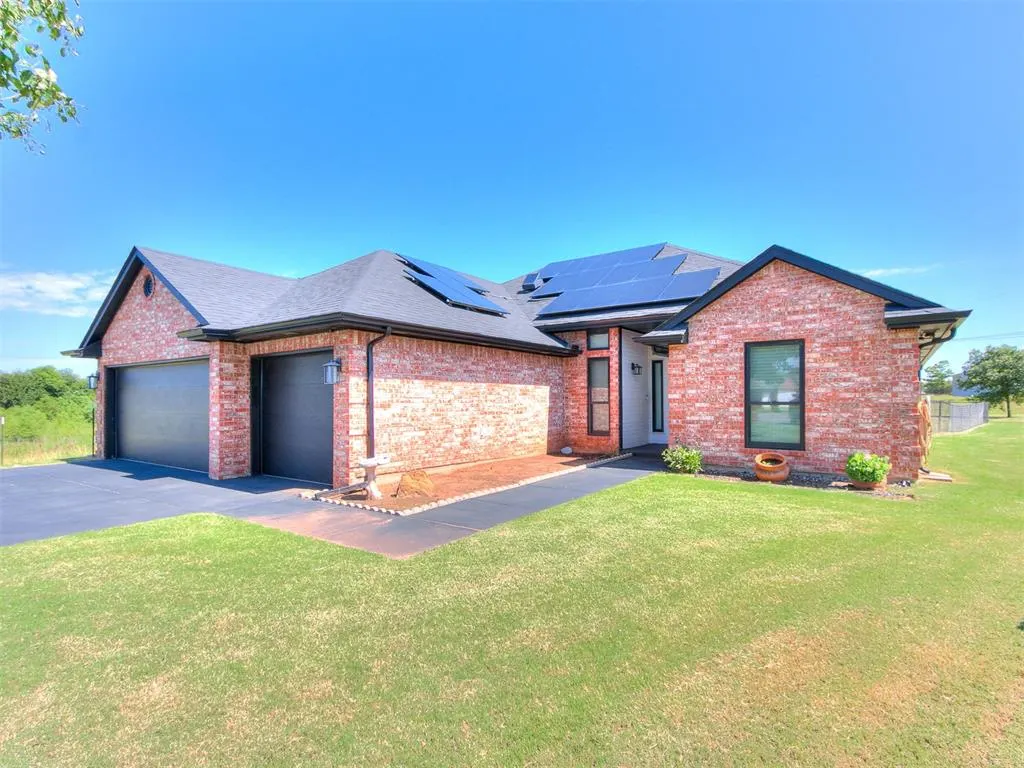 Photo 3 — 8300 Canyon Trail Drive, Oklahoma City, OK 73135