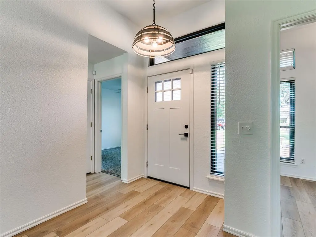 Photo 5 — 8300 Canyon Trail Drive, Oklahoma City, OK 73135