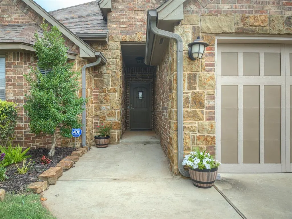 Photo 2 — 18828 Olive Branch Court, Edmond, OK 73012