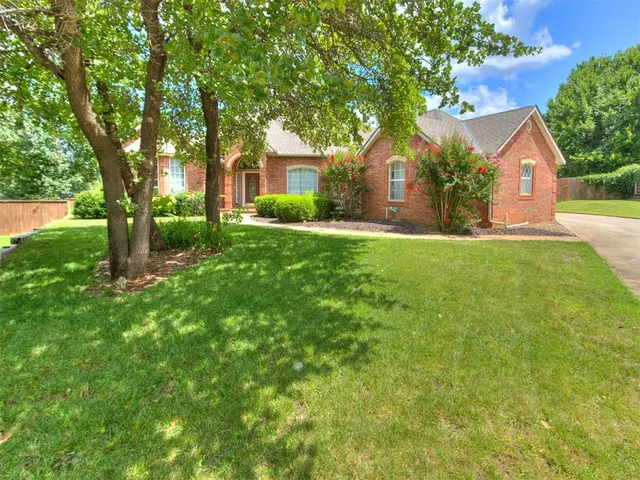 Front exterior — 712 Fox Bend Trail, Edmond, OK 73034