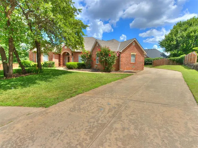 Photo 2 — 712 Fox Bend Trail, Edmond, OK 73034