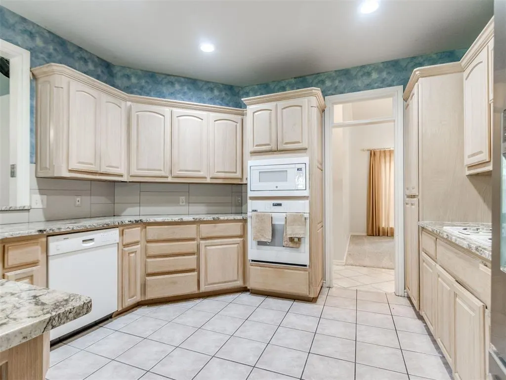 Photo 9 — 712 Fox Bend Trail, Edmond, OK 73034