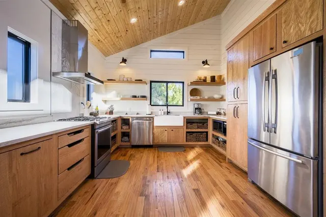 Photo 3 — 613 Woodland Bluff Trail, Broken Bow, OK 74728