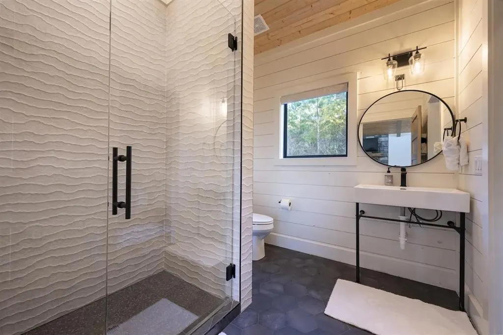 Photo 11 — 613 Woodland Bluff Trail, Broken Bow, OK 74728