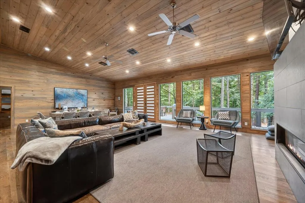Photo 2 — 179 Southern Hills Circle, Broken Bow, OK 74728