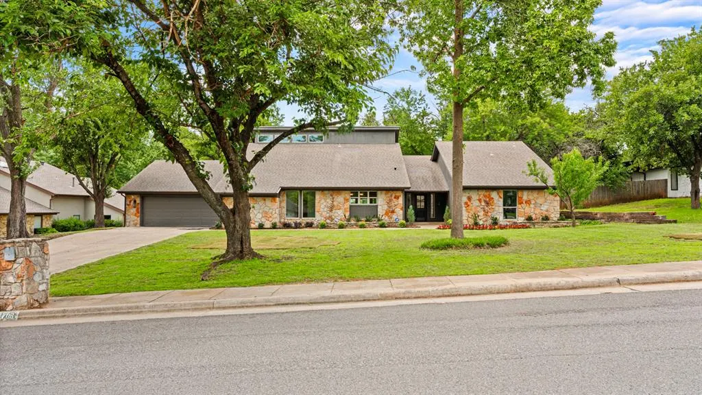 Photo 2 — 1708 Bunting Lane, Edmond, OK 73034